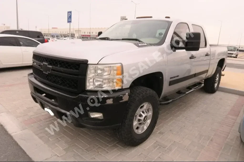 Chevrolet  Silverado  2500 HD  2011  Automatic  280,000 Km  8 Cylinder  Four Wheel Drive (4WD)  Pick Up  Silver