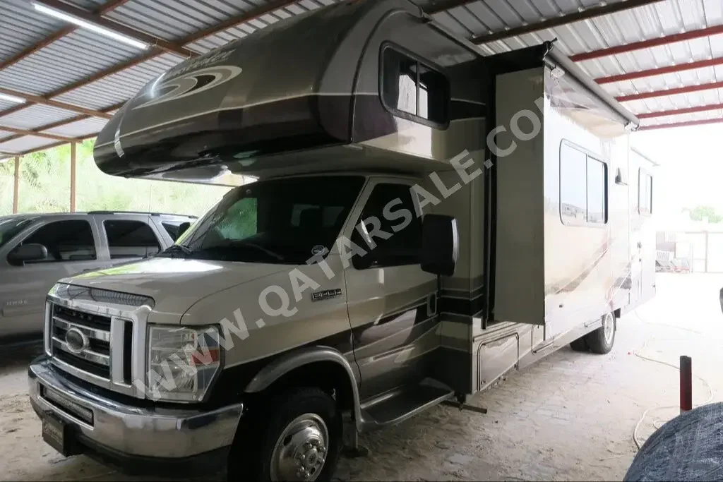 Caravan - 2015  - White  -Made in United States of America(USA)  - 54,700 Km