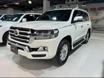 Toyota  Land Cruiser  GXR White Edition  2017  Automatic  172,000 Km  8 Cylinder  Four Wheel Drive (4WD)  SUV  White