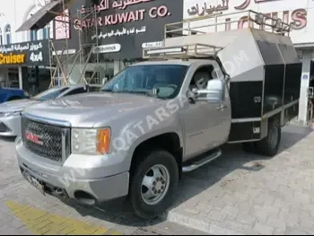 GMC  Sierra  3500 HD  2009  Automatic  150,000 Km  8 Cylinder  Four Wheel Drive (4WD)  Pick Up  Silver