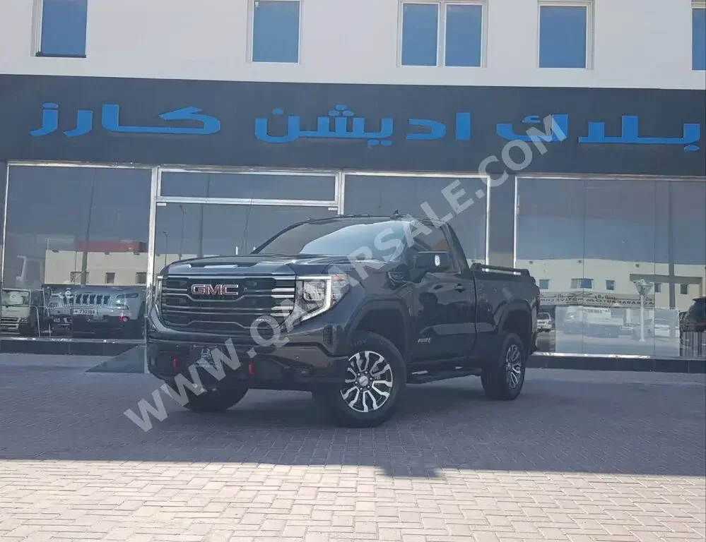 GMC  Sierra  AT4  2022  Automatic  9,300 Km  8 Cylinder  Four Wheel Drive (4WD)  Pick Up  Gray  With Warranty
