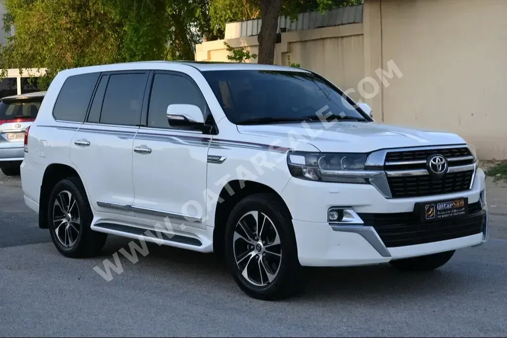 Toyota Land Cruiser GXR- Grand Touring White 2021 For Sale in Qatar