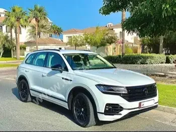 Volkswagen  Touareg  Limited Black Edition  2019  Automatic  60,000 Km  6 Cylinder  All Wheel Drive (AWD)  SUV  White