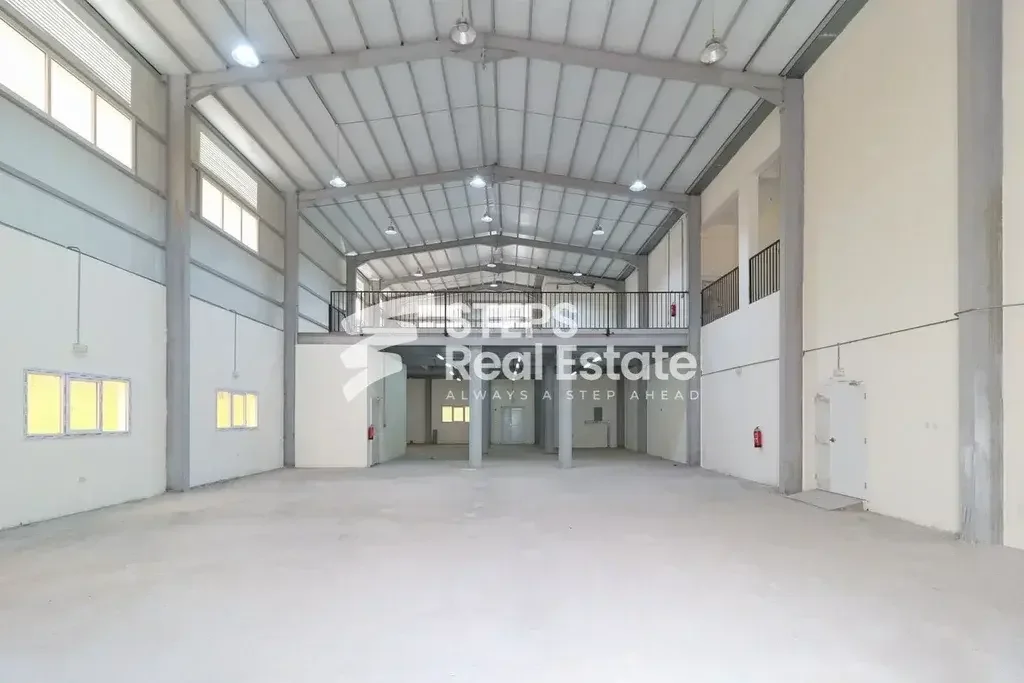 Warehouses & Stores - Al Wakrah  - Birkat Al-Awamer  -Area Size: 1100 Square Meter