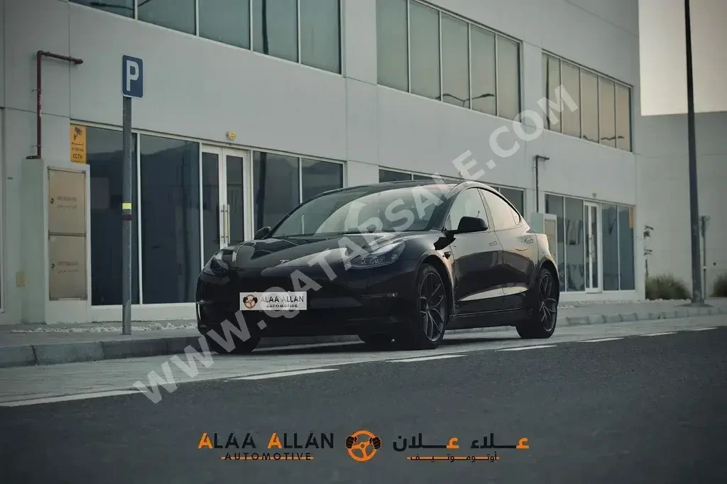 Tesla  Model 3  2022  Automatic  4,000 Km  0 Cylinder  All Wheel Drive (AWD)  Sedan  Black