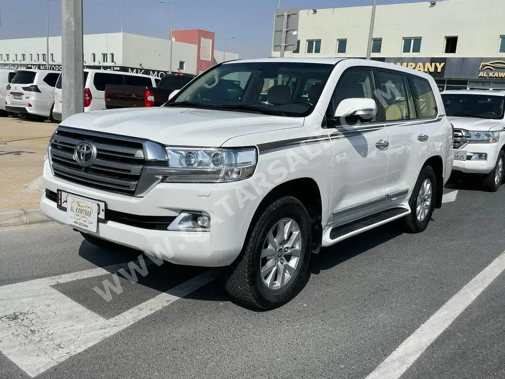  Toyota  Land Cruiser  VXR  2021  Automatic  42,000 Km  8 Cylinder  Four Wheel Drive (4WD)  SUV  White  With Warranty