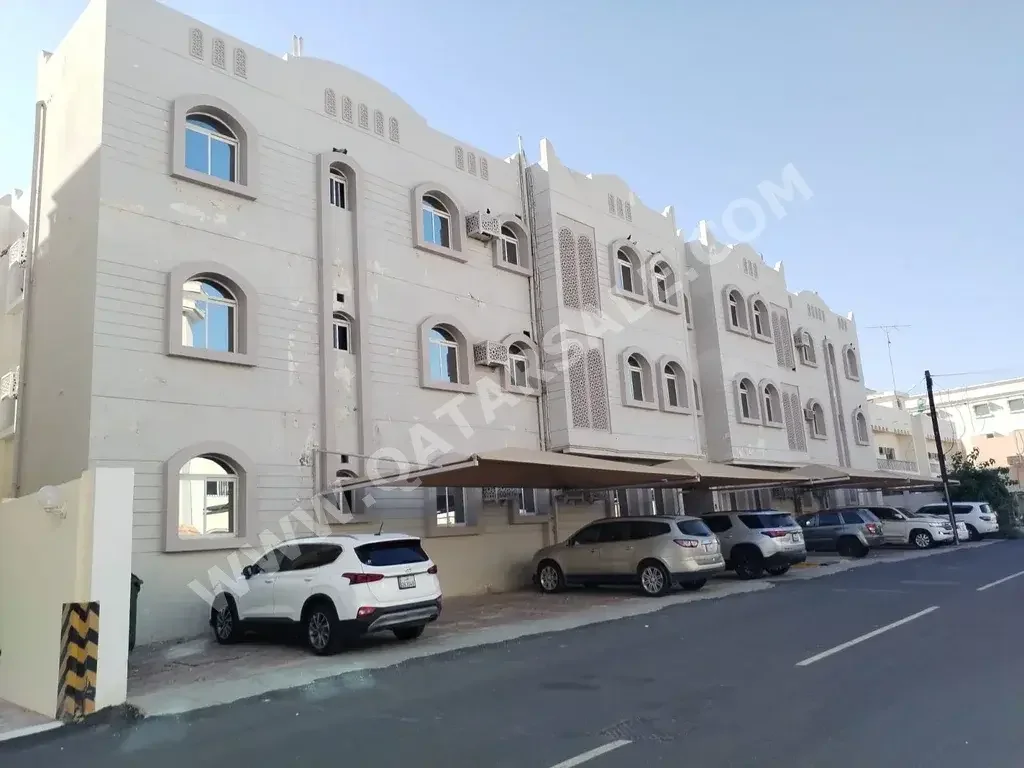 Buildings, Towers & Compounds - Family Residential  - Doha  - Fereej Bin Omran  For Rent