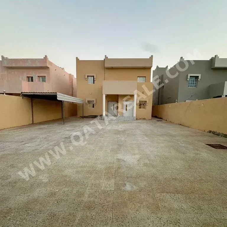 Family Residential  - Not Furnished  - Al Khor  - Al Dhakira  - 6 Bedrooms