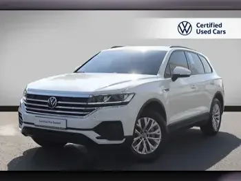 Volkswagen  Touareg  2023  Automatic  200 Km  6 Cylinder  All Wheel Drive (AWD)  SUV  White  With Warranty