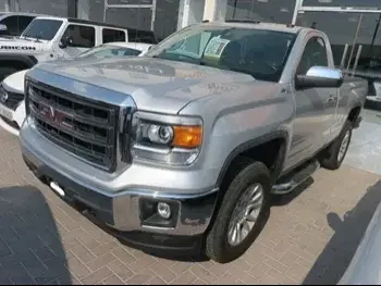 GMC  Sierra  SLE  2015  Automatic  150,000 Km  8 Cylinder  Four Wheel Drive (4WD)  Pick Up  Silver