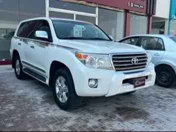Toyota  Land Cruiser  GXR - Limited  2014  Automatic  244,000 Km  8 Cylinder  Four Wheel Drive (4WD)  SUV  White