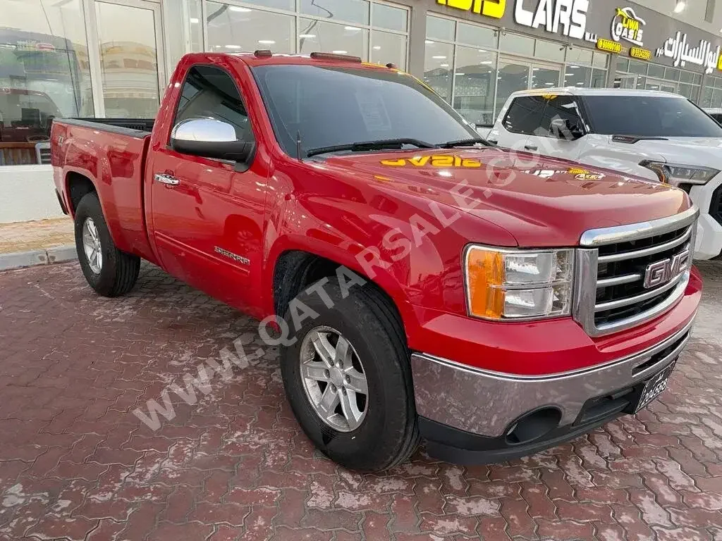 GMC  Sierra  Z71  2012  Automatic  99,000 Km  8 Cylinder  Four Wheel Drive (4WD)  Pick Up  Red