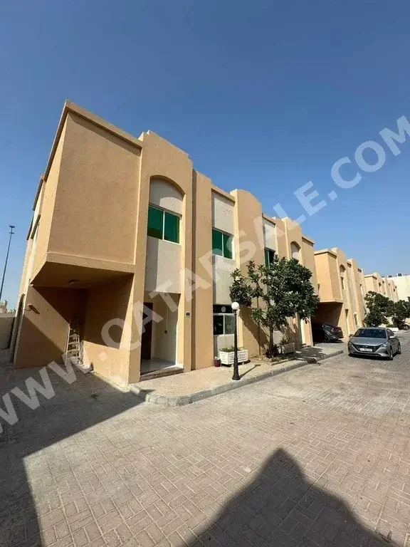 Family Residential  - Semi Furnished  - Al Rayyan  - Al Gharrafa  - 5 Bedrooms