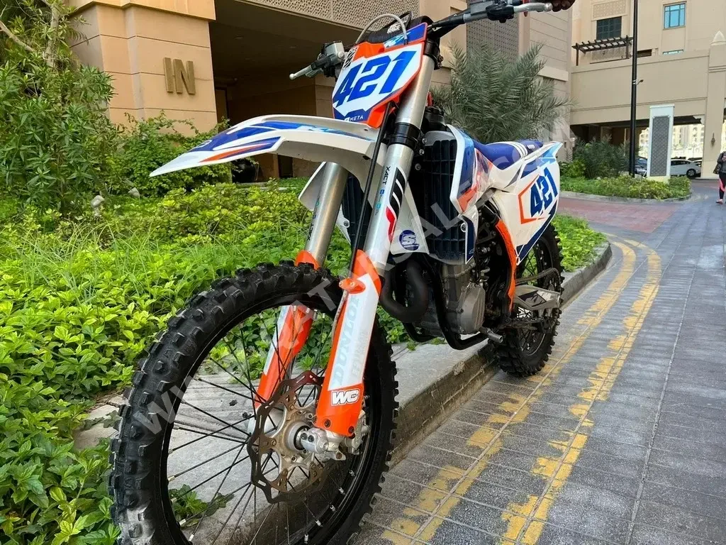 KTM  450 SX-F - Year 2016 - Color Blue and white - Gear Type Manual - Mileage 100 Km