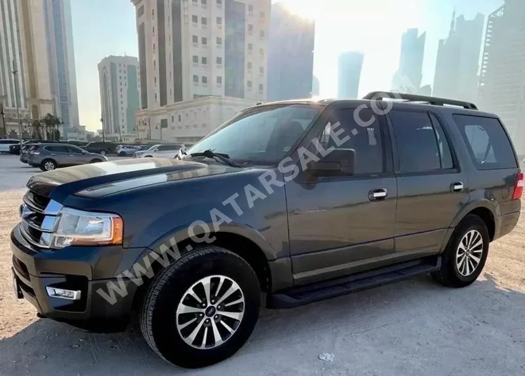 Ford  Expedition  XLT  2015  Automatic  76,500 Km  6 Cylinder  Four Wheel Drive (4WD)  SUV  Dark Gray