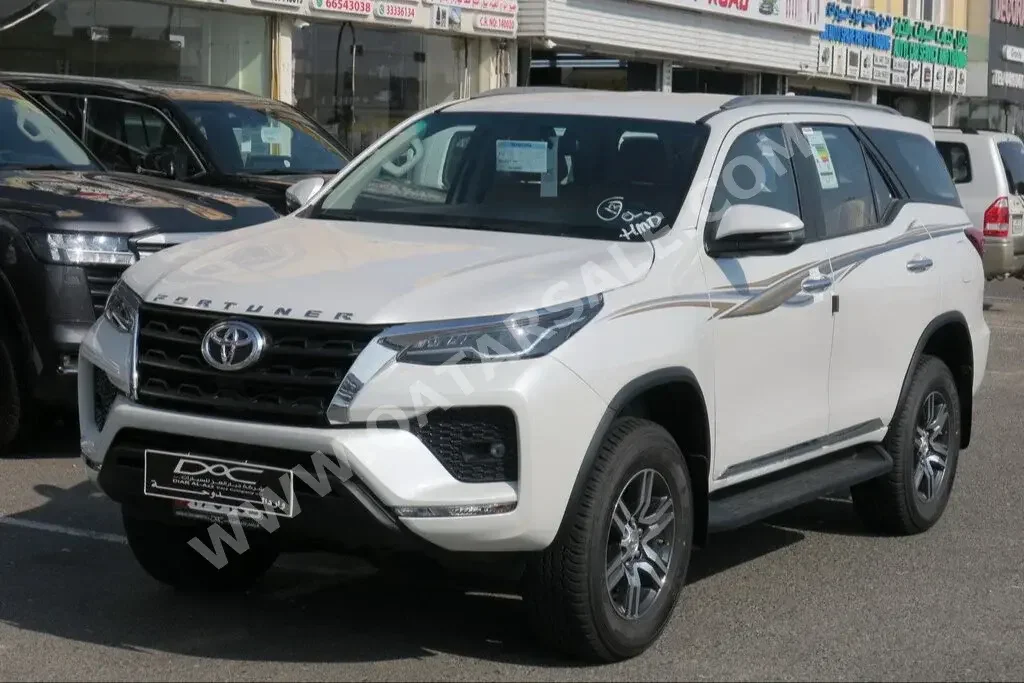 Toyota  Fortuner  2024  Automatic  0 Km  6 Cylinder  Four Wheel Drive (4WD)  SUV  White  With Warranty