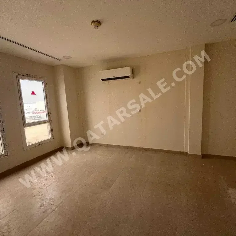 2 Bedrooms  Apartment  For Rent  in Al Daayen -  Umm Qarn  Not Furnished