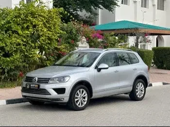 Volkswagen  Touareg  2016  Automatic  50,000 Km  6 Cylinder  Four Wheel Drive (4WD)  SUV  Silver