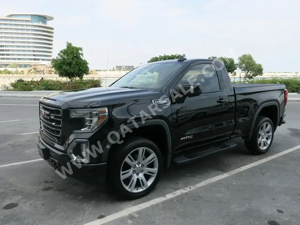 GMC  Sierra  AT4  2019  Automatic  51,000 Km  8 Cylinder  Four Wheel Drive (4WD)  Pick Up  Black
