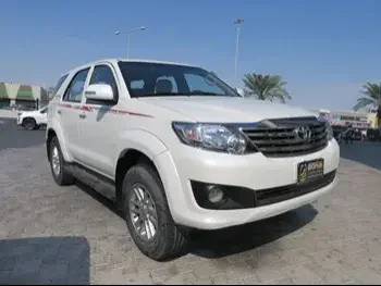 Toyota  Fortuner  2015  Automatic  13,000 Km  4 Cylinder  Four Wheel Drive (4WD)  SUV  White