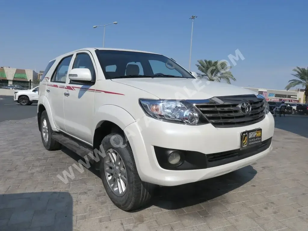 Toyota  Fortuner  2015  Automatic  13,000 Km  4 Cylinder  Four Wheel Drive (4WD)  SUV  White