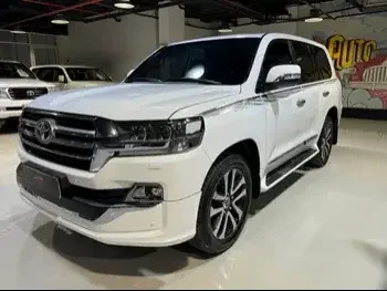 Toyota  Land Cruiser  GXR- Grand Touring  2019  Automatic  137,000 Km  8 Cylinder  Four Wheel Drive (4WD)  SUV  White