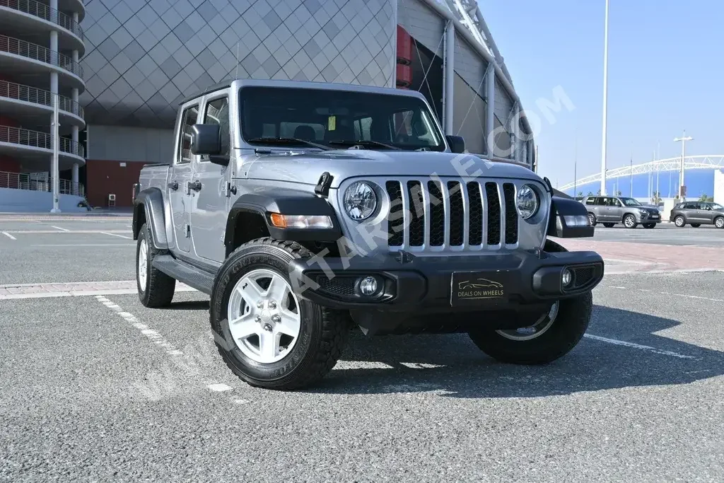 Jeep  Gladiator  Sport  2020  Automatic  53,000 Km  6 Cylinder  Four Wheel Drive (4WD)  Pick Up  Silver