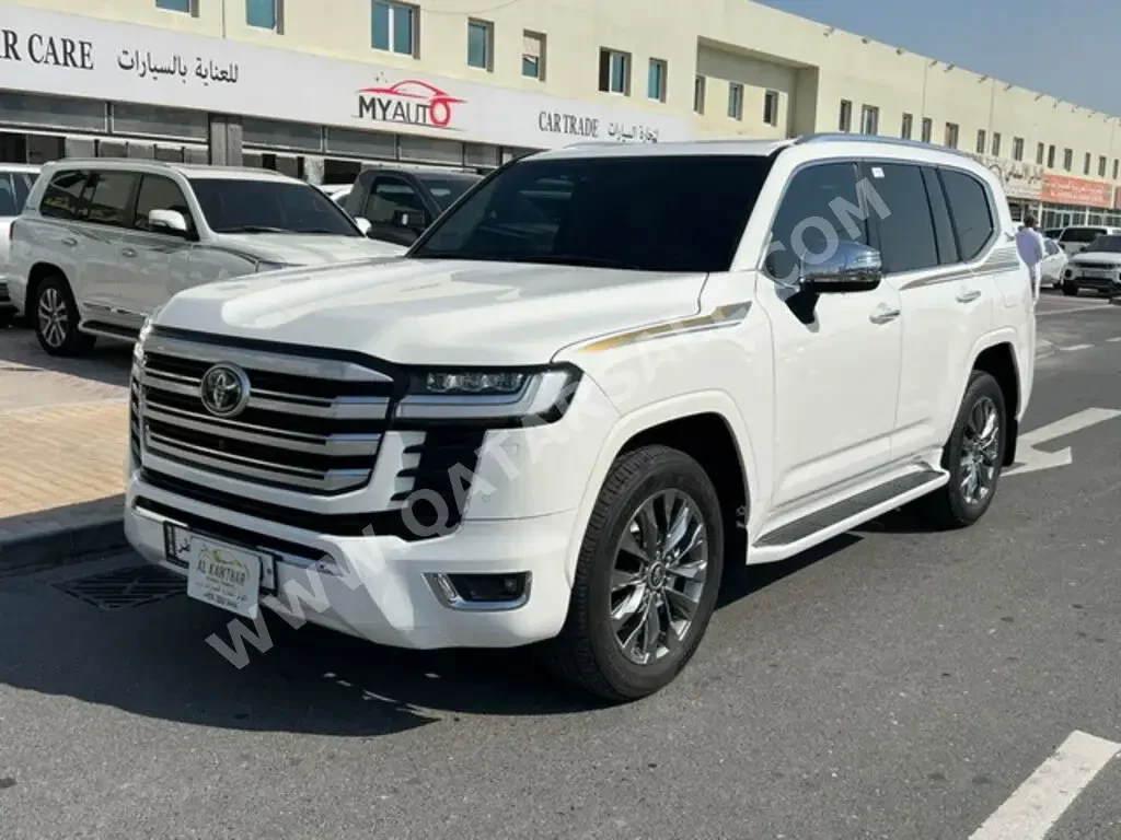 Toyota  Land Cruiser  VXR Twin Turbo  2022  Automatic  56,000 Km  6 Cylinder  Four Wheel Drive (4WD)  SUV  White  With Warranty