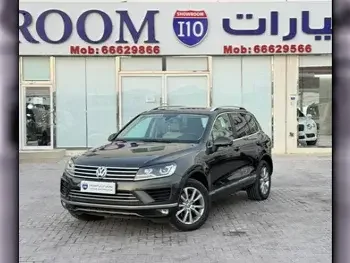 Volkswagen  Touareg  2016  Automatic  135,000 Km  6 Cylinder  All Wheel Drive (AWD)  SUV  Brown