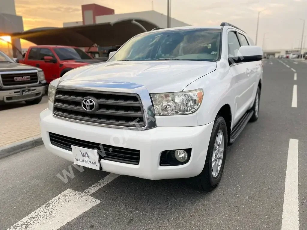 Toyota  Sequoia  SR5  2012  Automatic  319,000 Km  8 Cylinder  Four Wheel Drive (4WD)  SUV  White