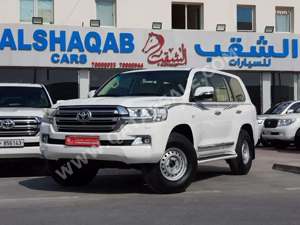  Toyota  Land Cruiser  VXR  2017  Automatic  199,000 Km  8 Cylinder  Four Wheel Drive (4WD)  SUV  White  With Warranty