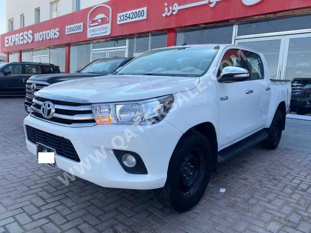 Toyota  Hilux  SR5  2017  Manual  155,000 Km  4 Cylinder  Four Wheel Drive (4WD)  Pick Up  White