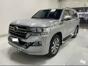 Toyota  Land Cruiser  VXS  2019  Automatic  111,000 Km  8 Cylinder  Four Wheel Drive (4WD)  SUV  Silver
