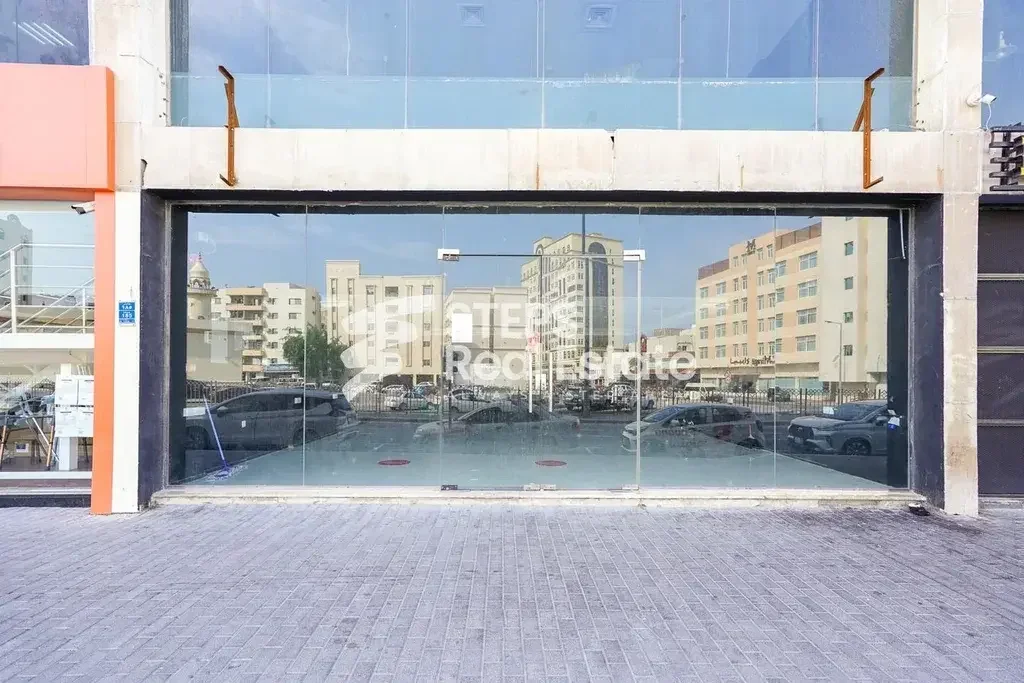Commercial Shops - Not Furnished  - Doha  For Rent  - Al Muntazah