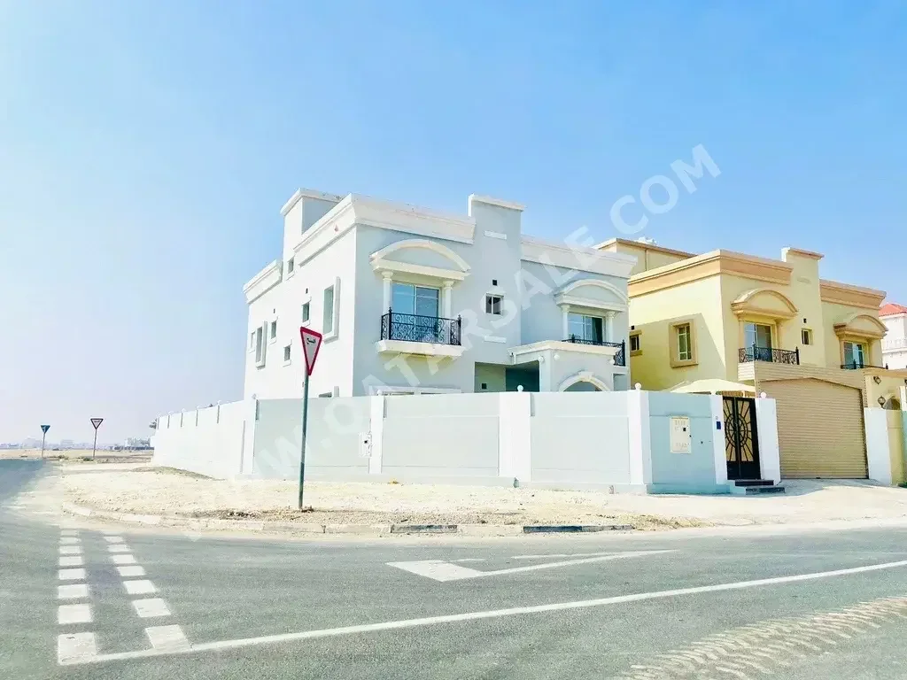 Family Residential  Not Furnished  Al Khor  Al Dhakira  7 Bedrooms