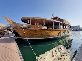 قارب خشب سنبوك الطول 110 قدم  بني