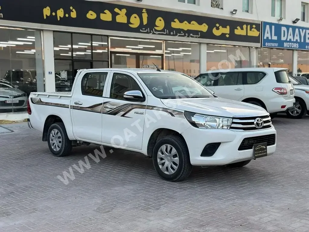 Toyota  Hilux  2017  Manual  127,000 Km  4 Cylinder  Four Wheel Drive (4WD)  Pick Up  White