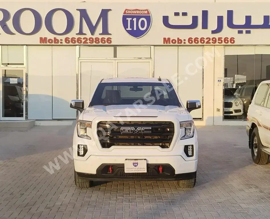 GMC  Sierra  Elevation  2021  Automatic  42,000 Km  8 Cylinder  Four Wheel Drive (4WD)  Pick Up  White  With Warranty