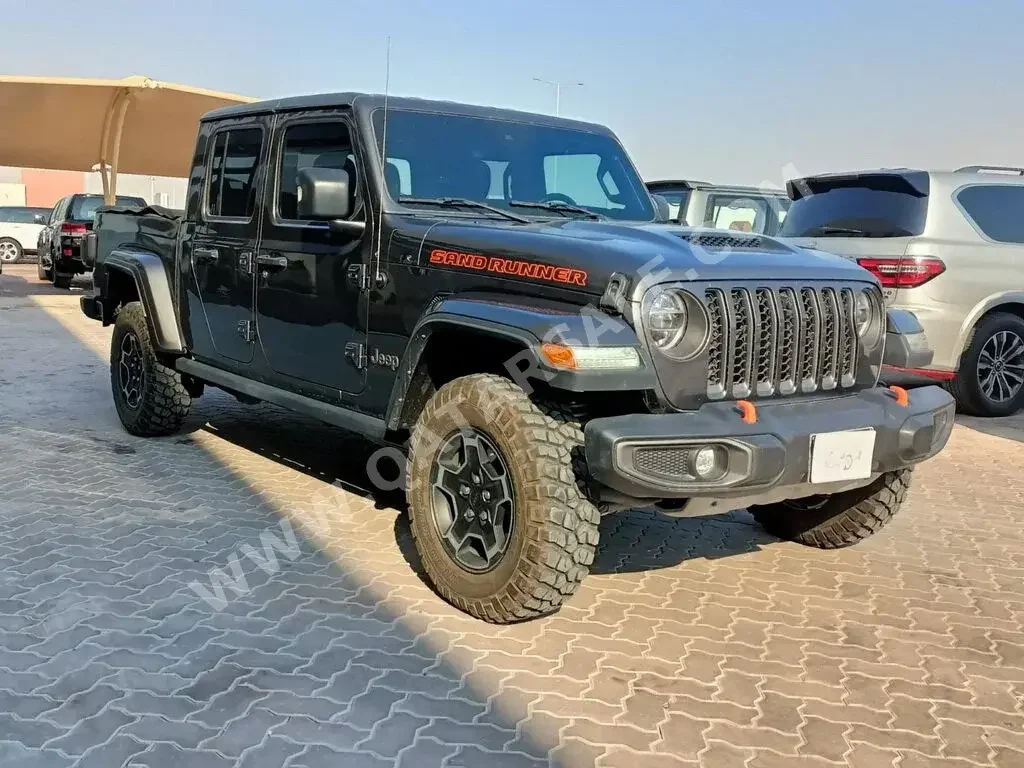 Jeep  Gladiator  Sand Runner  2021  Automatic  16,000 Km  6 Cylinder  Four Wheel Drive (4WD)  Pick Up  Gray  With Warranty