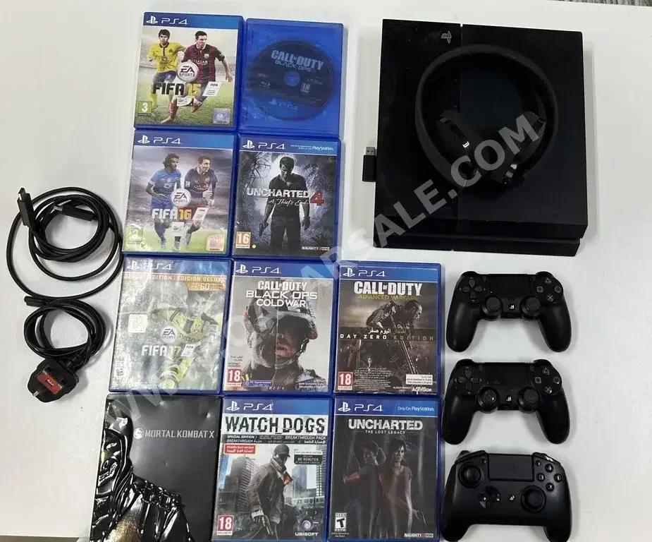 Video Games Consoles - Sony  - PlayStation 4  - 512 GB  -Included Controllers: 3