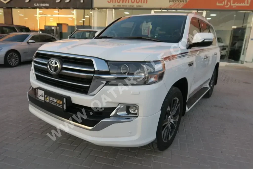 Toyota  Land Cruiser  GXR- Grand Touring  2020  Automatic  82,000 Km  8 Cylinder  Four Wheel Drive (4WD)  SUV  White
