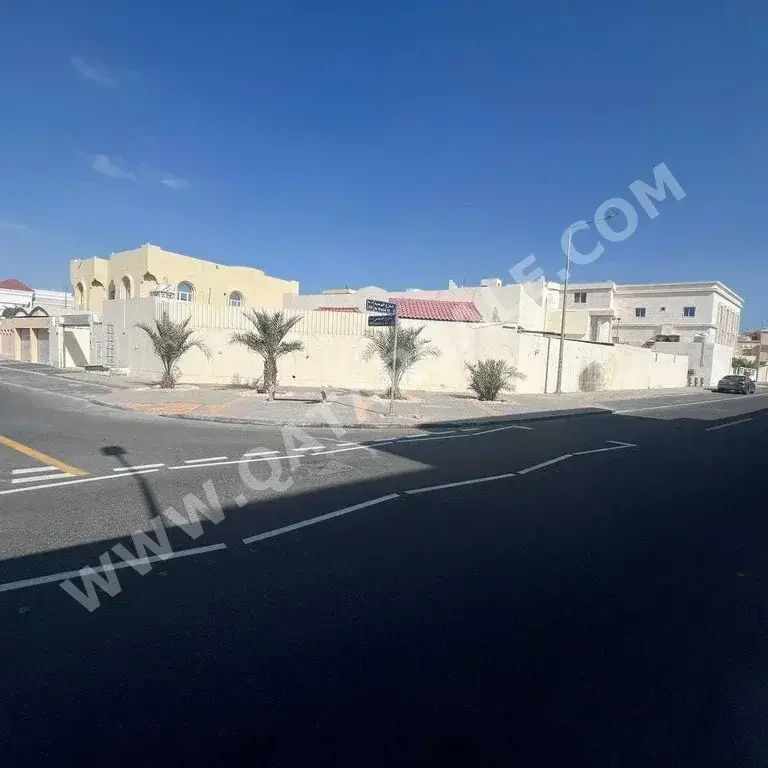 Family Residential  - Not Furnished  - Al Rayyan  - Izghawa  - 5 Bedrooms  - Includes Water & Electricity