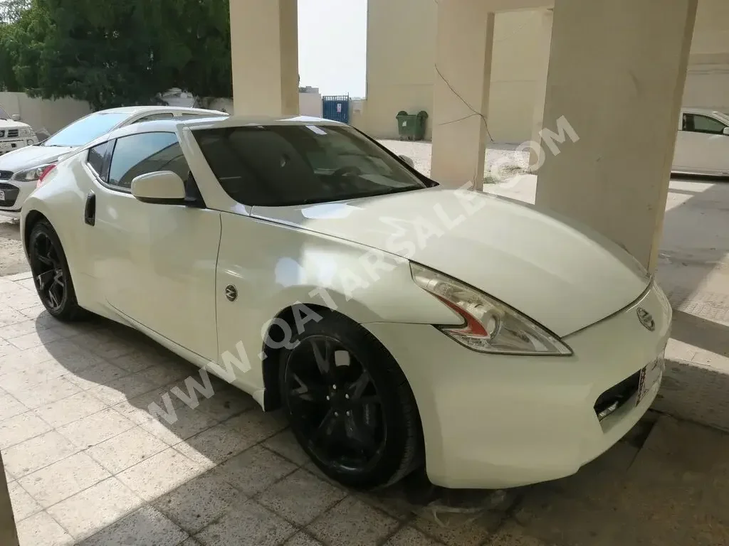 Nissan  Z  370  2010  Automatic  127,000 Km  6 Cylinder  Rear Wheel Drive (RWD)  Coupe / Sport  White