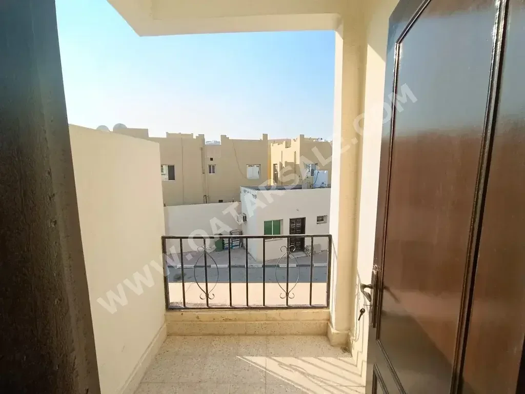 Family Residential  - Not Furnished  - Doha  - Al Kharatiyat  - 3 Bedrooms