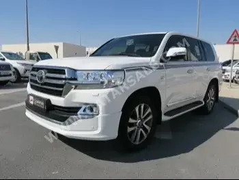  Toyota  Land Cruiser  VXR  2019  Automatic  174,000 Km  8 Cylinder  Four Wheel Drive (4WD)  SUV  White  With Warranty