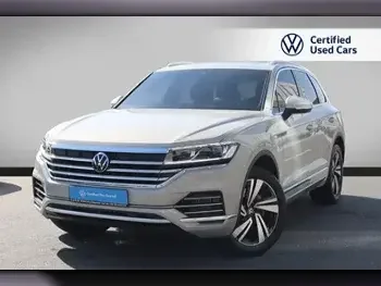 Volkswagen  Touareg  Highline plus  2023  Automatic  10,700 Km  6 Cylinder  All Wheel Drive (AWD)  SUV  Silver  With Warranty
