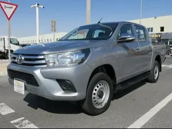 Toyota  Hilux  SR5  2017  Manual  64,000 Km  4 Cylinder  Four Wheel Drive (4WD)  Pick Up  Silver