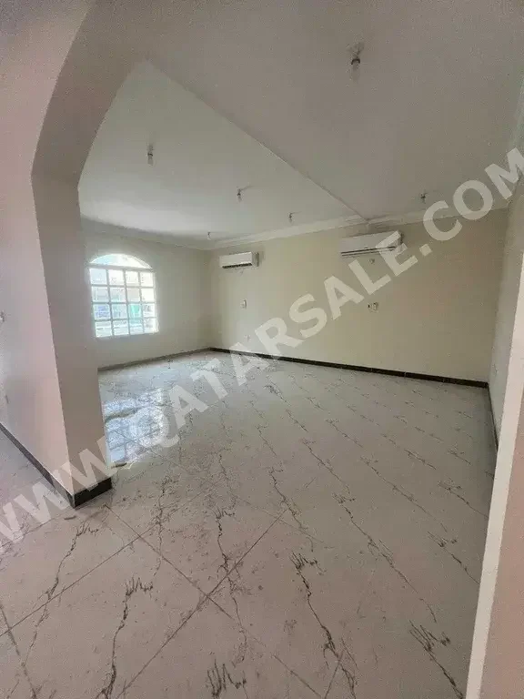 Family Residential  - Not Furnished  - Al Rayyan  - Ain Khaled  - 5 Bedrooms
