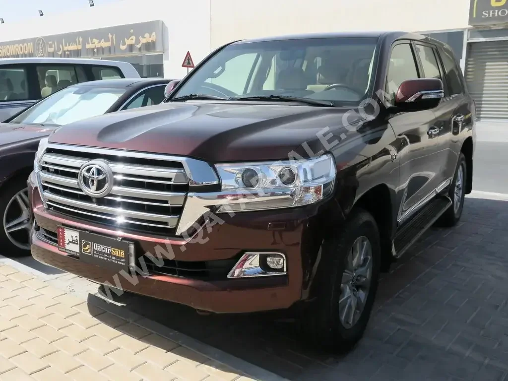 Toyota  Land Cruiser  VXR  2016  Automatic  194,000 Km  8 Cylinder  Four Wheel Drive (4WD)  SUV  Brown