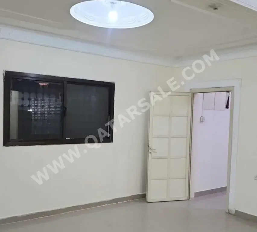 1 Bedrooms  Studio  For Rent  in Umm Salal -  Umm Salal Muhammed  Not Furnished